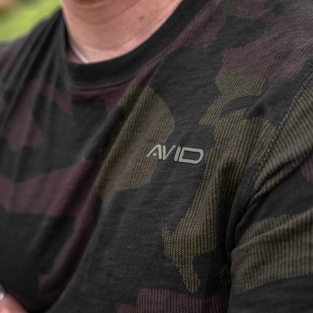 Avid Carp Distortion Camo Lite T-Shirt Long Sleeve