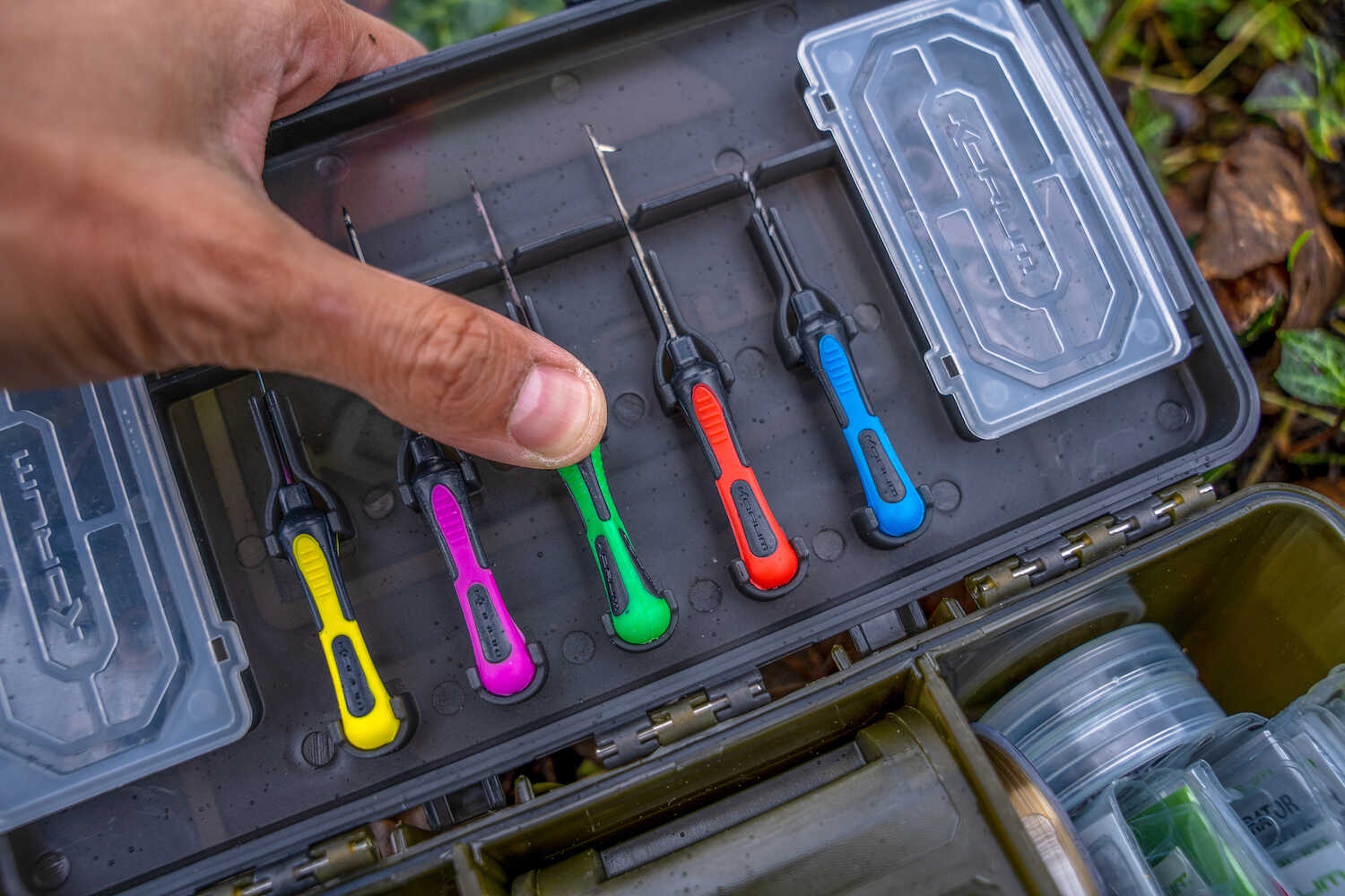 Korum Roving Blox Fully Loaded Tacklebox (Inclusief 5 Baiting Tools)